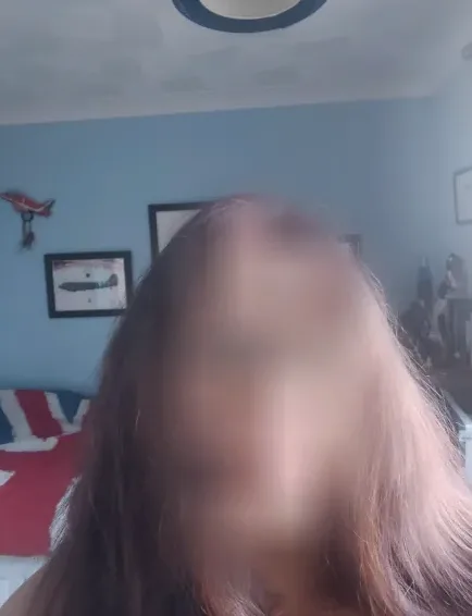 Claudia, 24