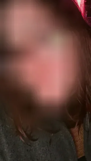 Ela, 24