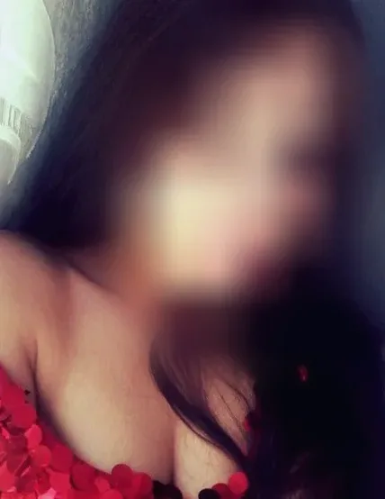 Emilia, 30