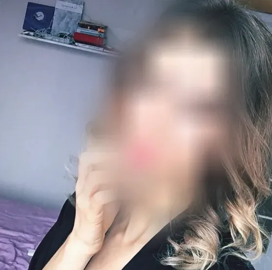 Jacqueline, 32