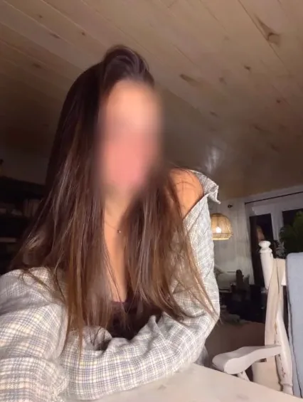 Jasmin, 22