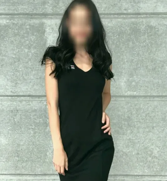 Julia, 32