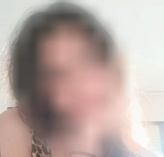 Julia, 25