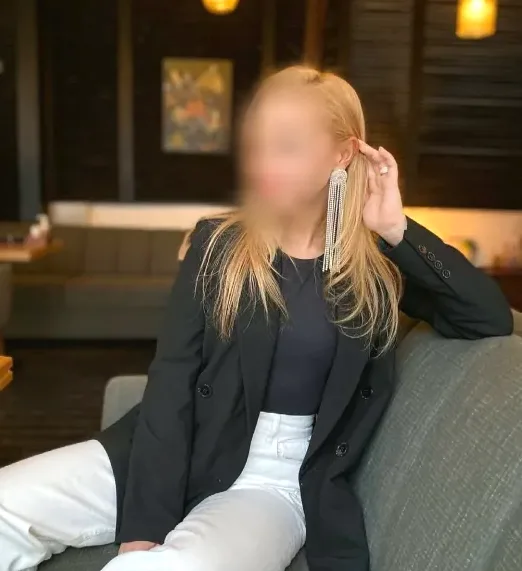 Juliane, 32