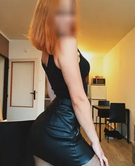 Kira, 30
