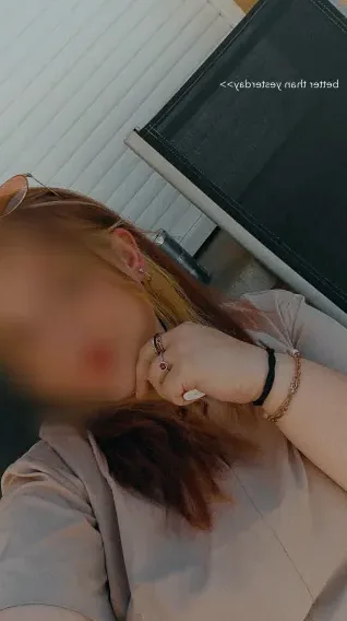 Mia, 27