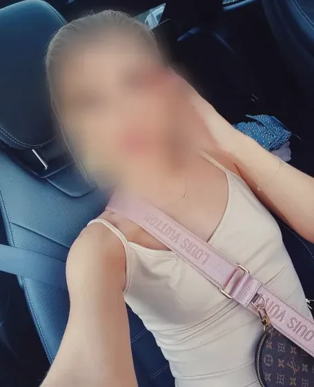 Nicole, 39
