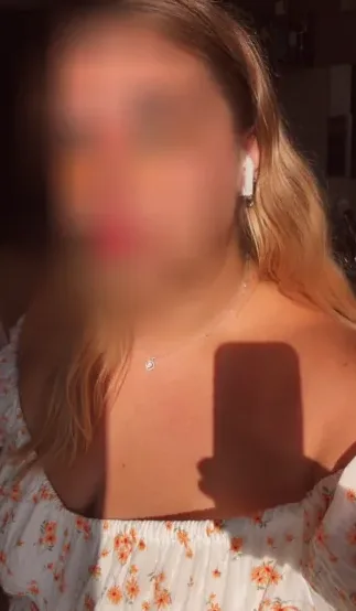 Nicole, 27