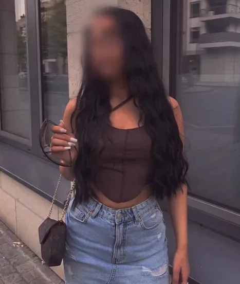Özlem, 19