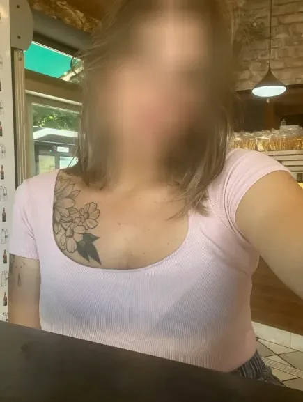 Sabrina, 40