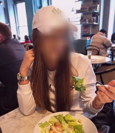 Simone, 32