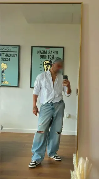 Sina, 34
